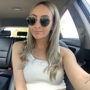 Meet your Posher, Rebecca